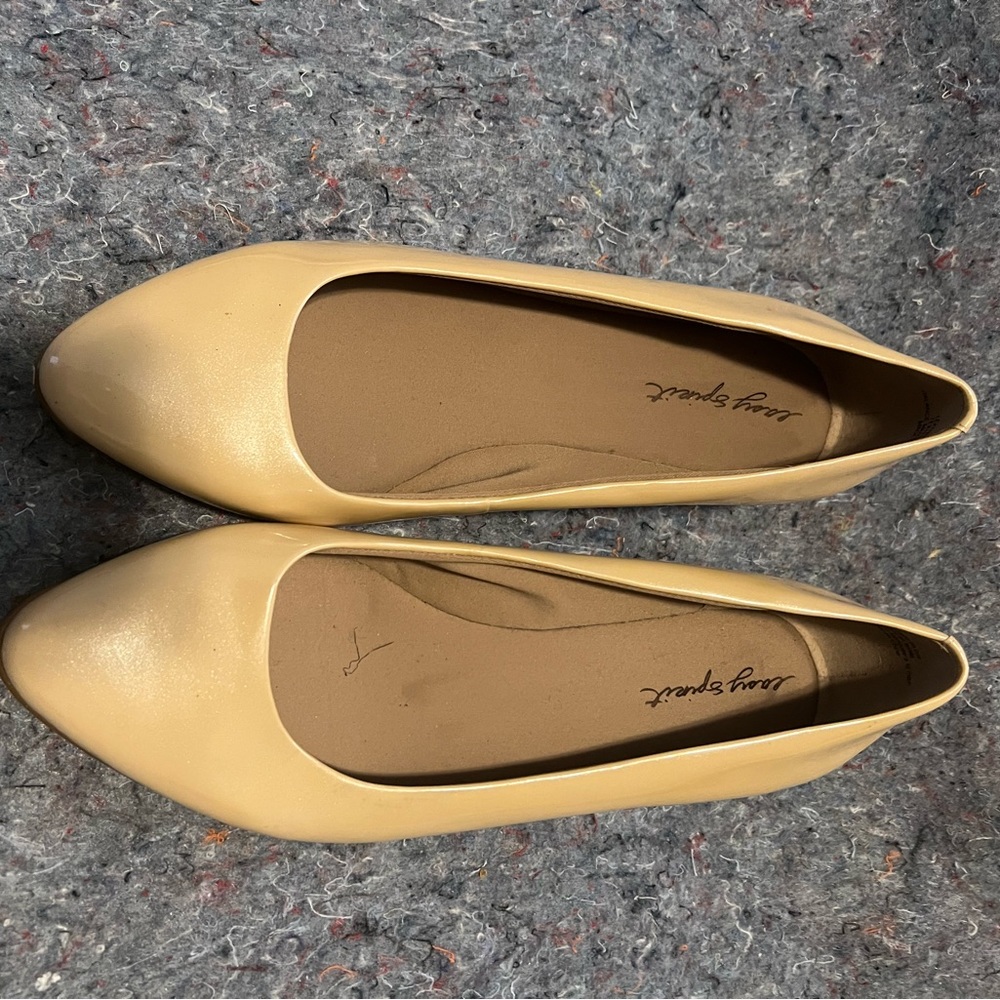 Cream Patent 10W New